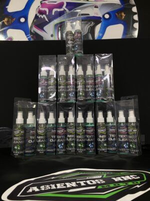 KIT DE LIMPIEZA + ANTIMOSQUITOS PARA TU MOTO/QUAD